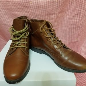 G.H Bass and Company, Brown boots